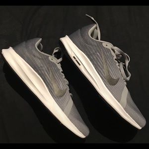 Brand New Nike Running shoes 8.5 PRICE IS FIRM